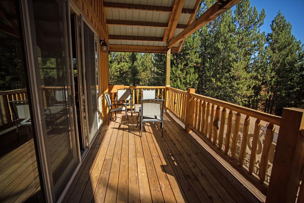 Diamondstone Guest Lodges Ла Пайн Екстериор снимка