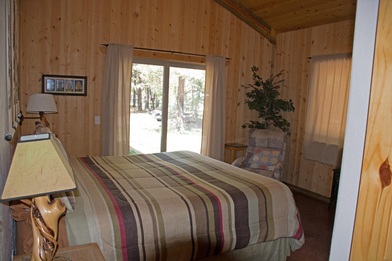 Diamondstone Guest Lodges Ла Пайн Екстериор снимка