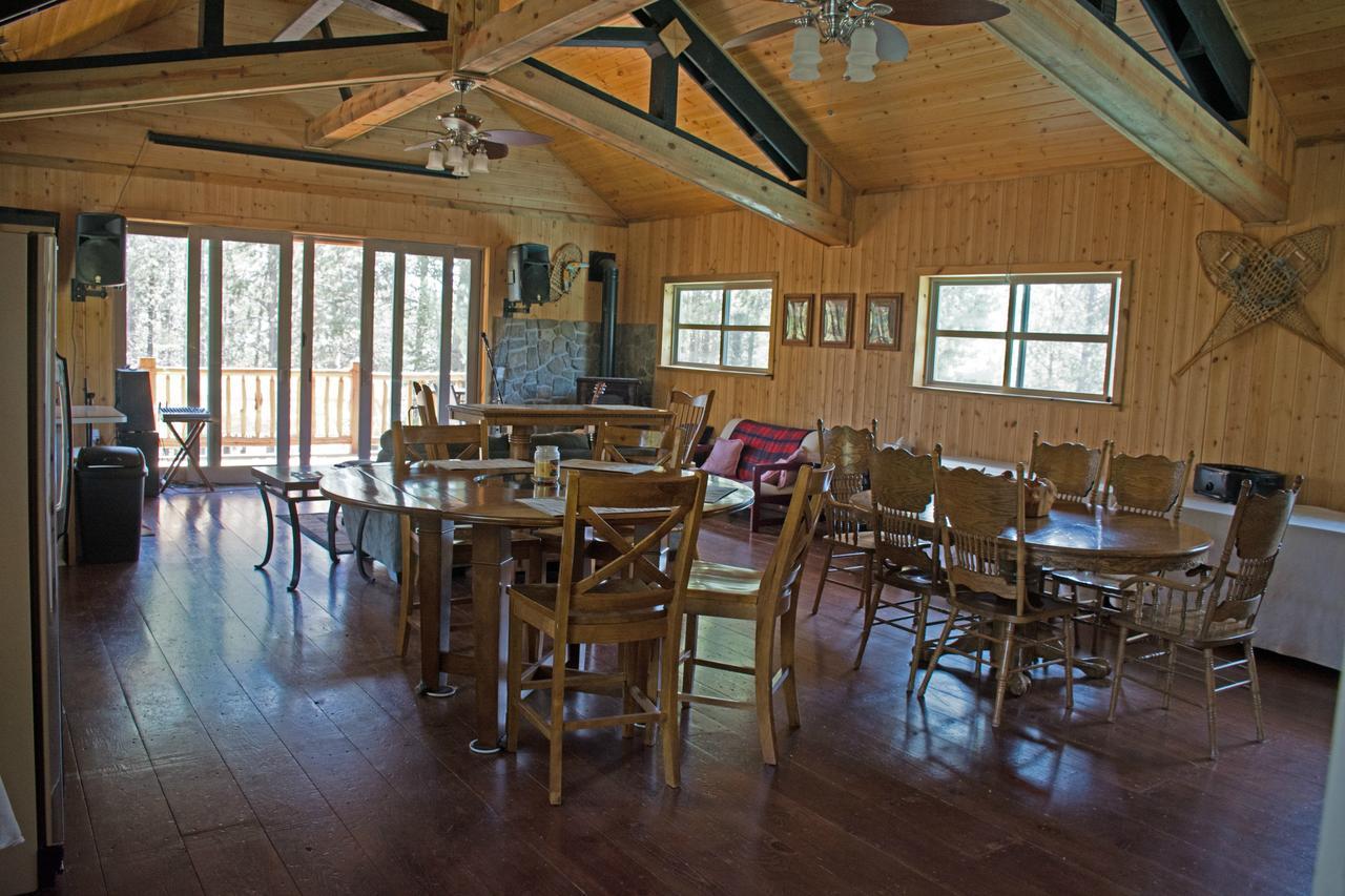 Diamondstone Guest Lodges Ла Пайн Екстериор снимка