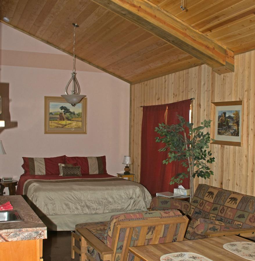 Diamondstone Guest Lodges Ла Пайн Екстериор снимка
