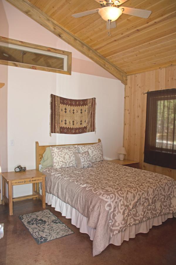 Diamondstone Guest Lodges Ла Пайн Екстериор снимка
