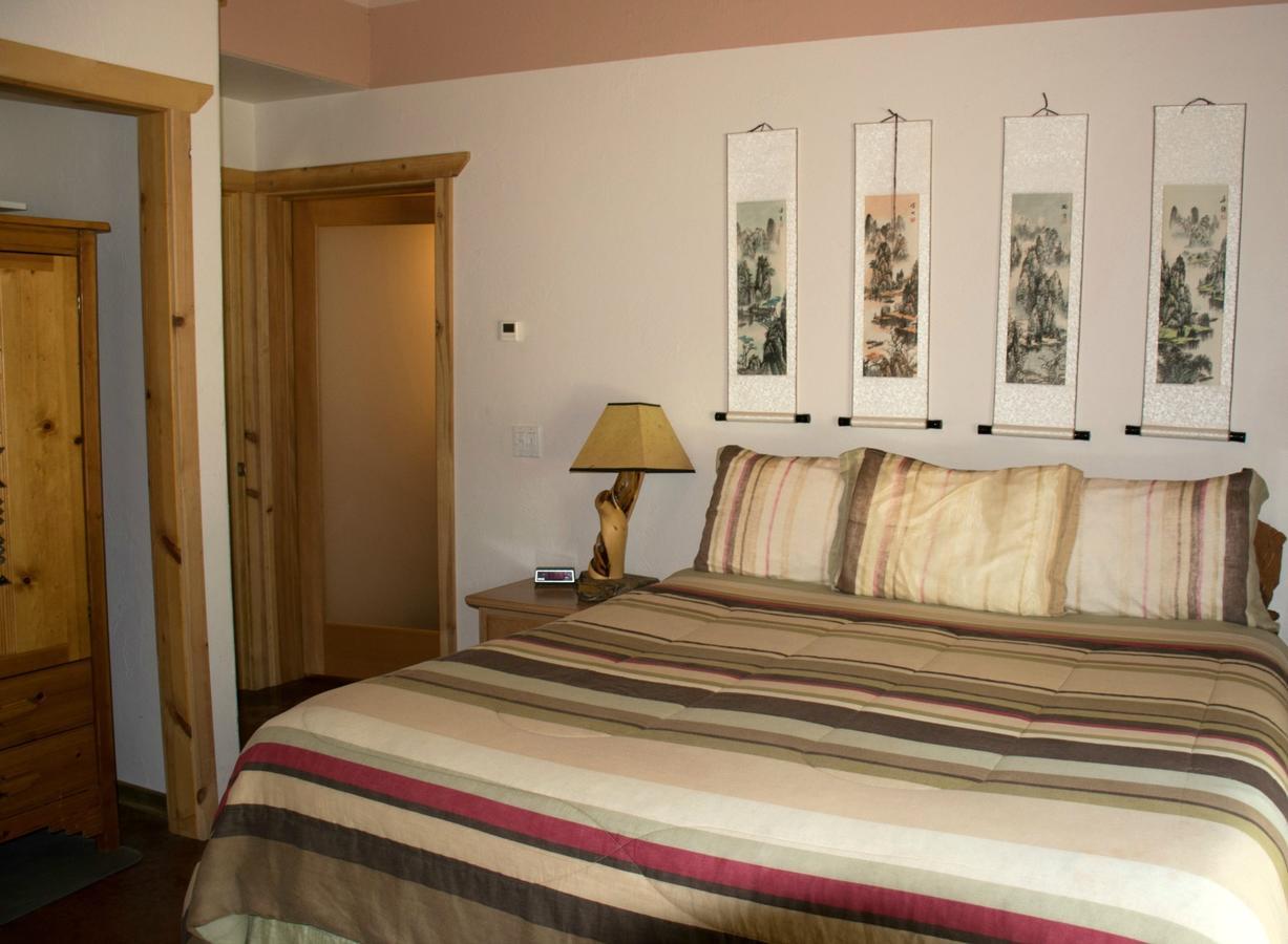 Diamondstone Guest Lodges Ла Пайн Екстериор снимка
