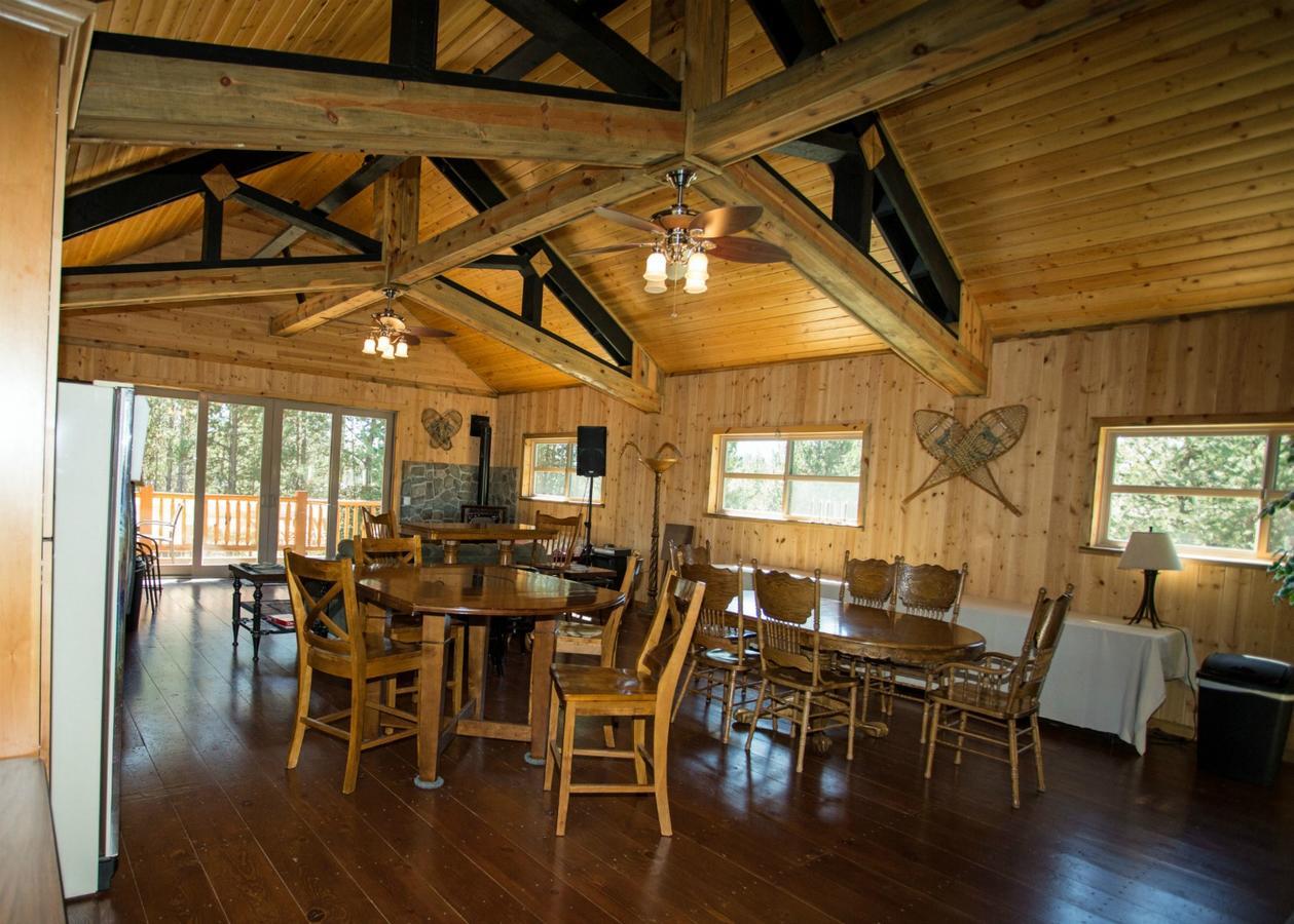 Diamondstone Guest Lodges Ла Пайн Екстериор снимка
