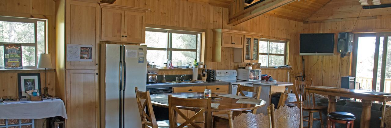 Diamondstone Guest Lodges Ла Пайн Екстериор снимка